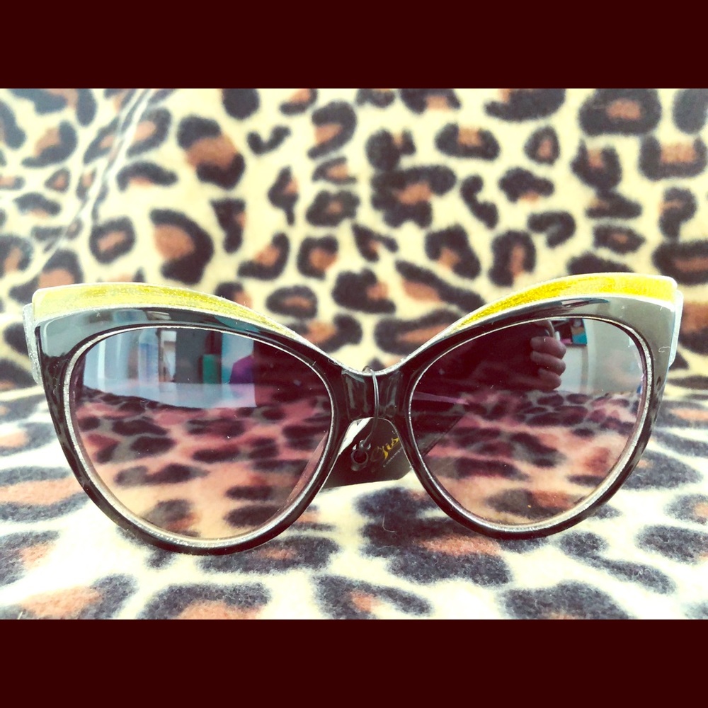 Oversized Leopard Print Cat Eye Sunglasses. NWT
